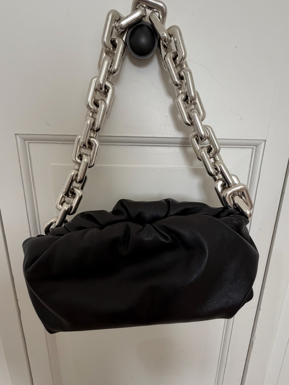 Bottega Veneta Heavy chain purse in black leather with silver chain